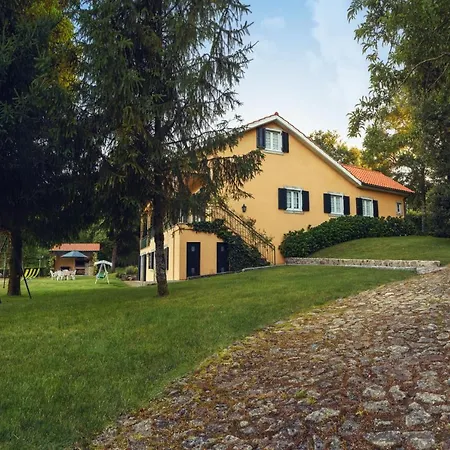 펜션 5 Bedrooms House With Private Pool Enclosed Garden And Wifi At *