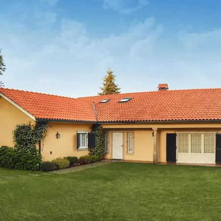 5 Bedrooms House With Private Pool Enclosed Garden And Wifi At *