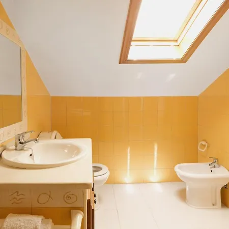 펜션 5 Bedrooms House With Private Pool Enclosed Garden And Wifi At *
